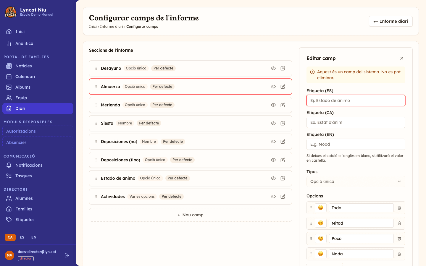 Panell editor d'un camp obert a la dreta, mostrant les etiquetes per idioma, el tipus i les opcions, vista del director