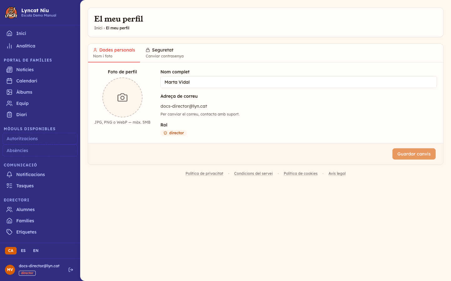 Formulari de perfil personal amb nom, foto i correu en mode de només lectura, vista del director