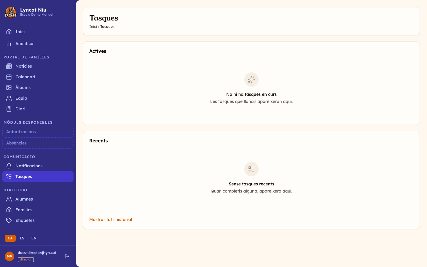 Pàgina Tasques del panell d'administrador amb les targetes Actives i Recents (vista del director)