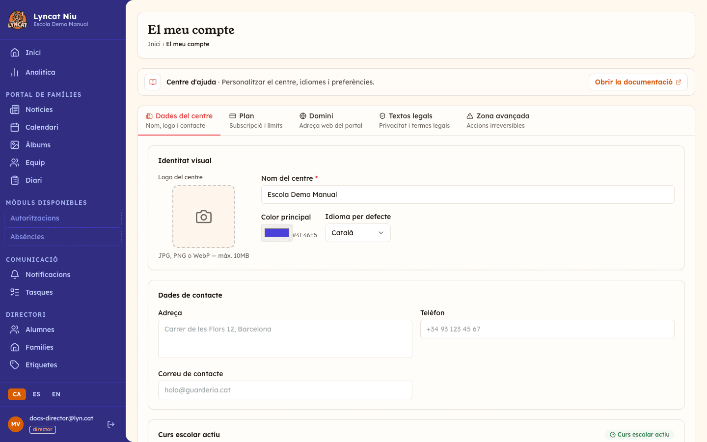 Pàgina de configuració del centre amb les seccions d'identitat visual i dades de contacte, vista del director