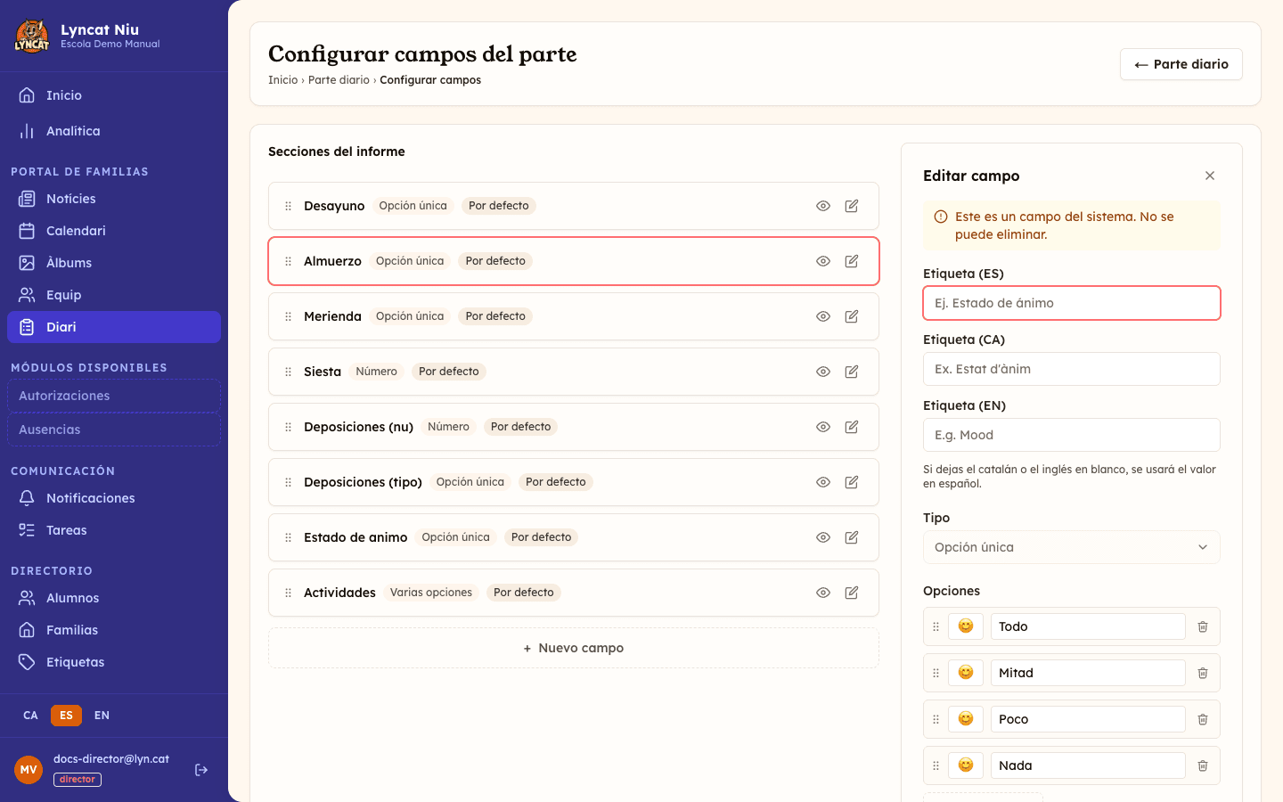 Panel editor de un campo abierto a la derecha, mostrando las etiquetas por idioma, el tipo y las opciones, vista del director