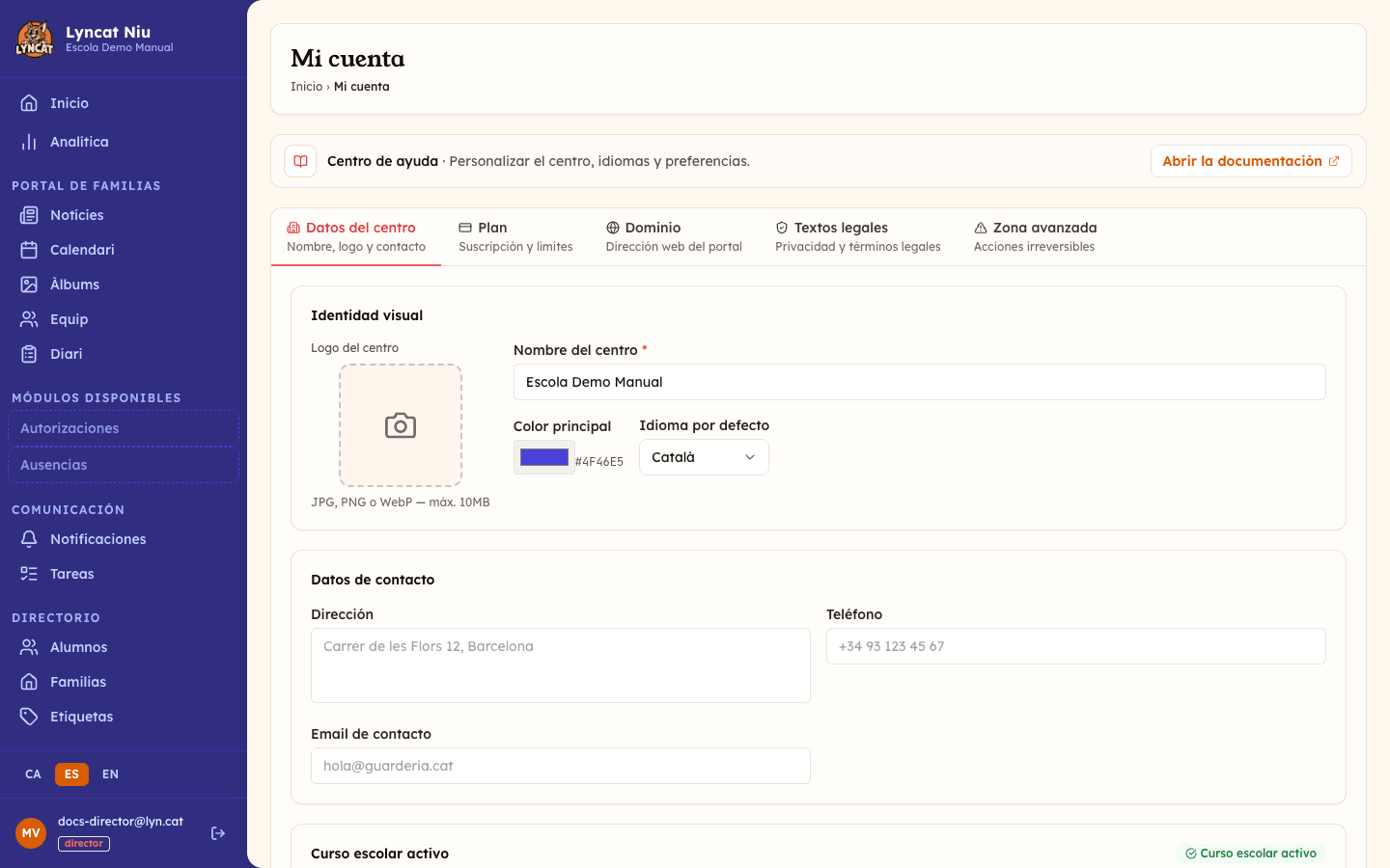 Página de configuración del centro con las secciones de identidad visual e información de contacto, vista del director