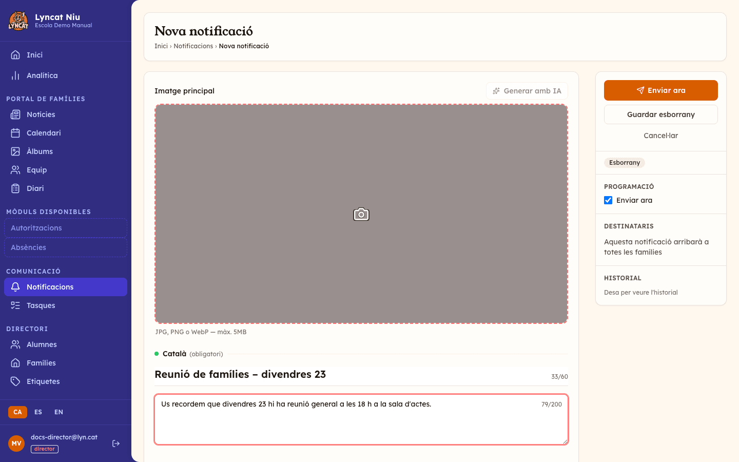 Compositor de notificacions amb els camps Títol i Missatge, i la barra lateral de Programació i Destinataris — vista del director