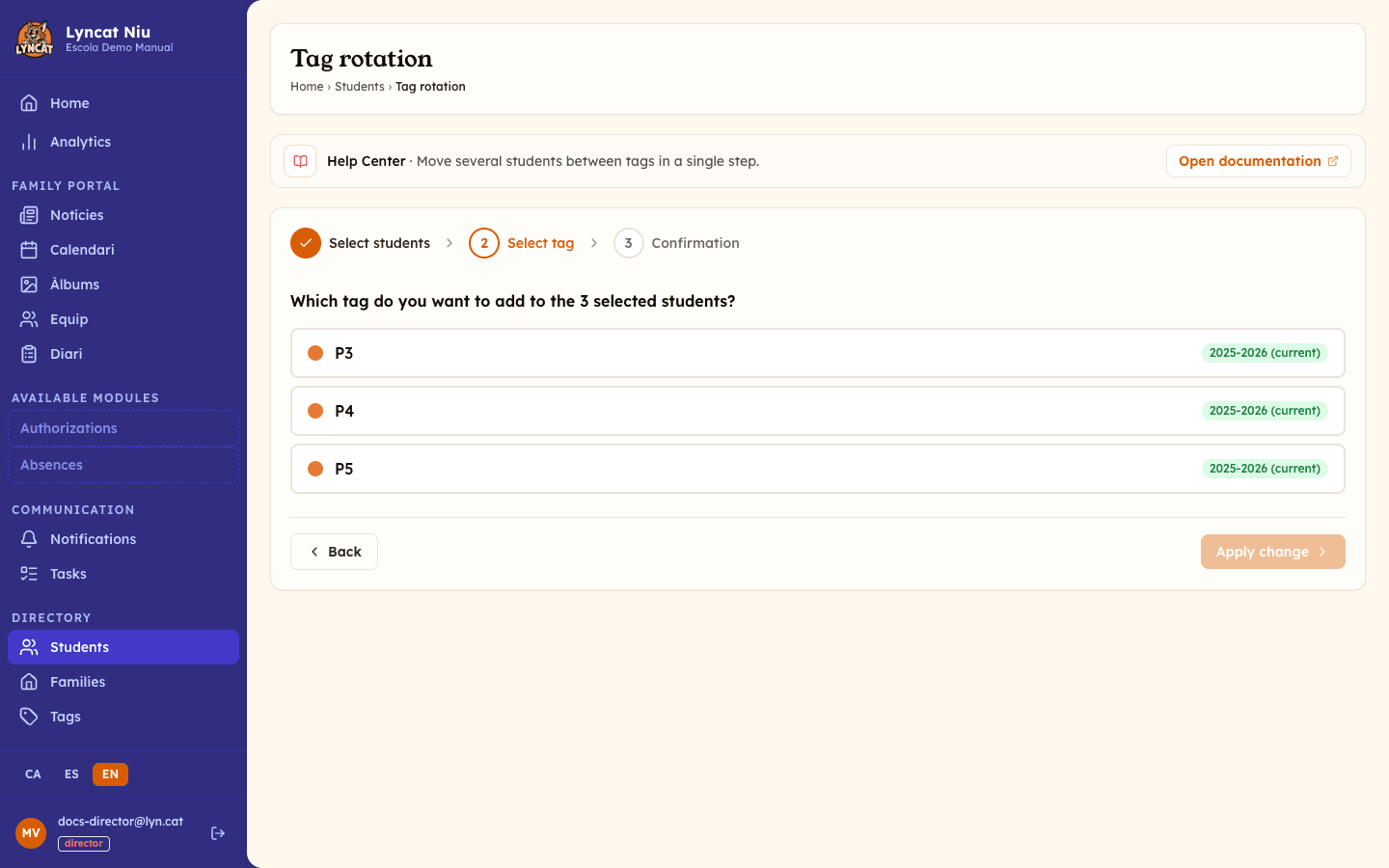 Second step of the wizard: list of available tags grouped by academic year, with the Apply change button