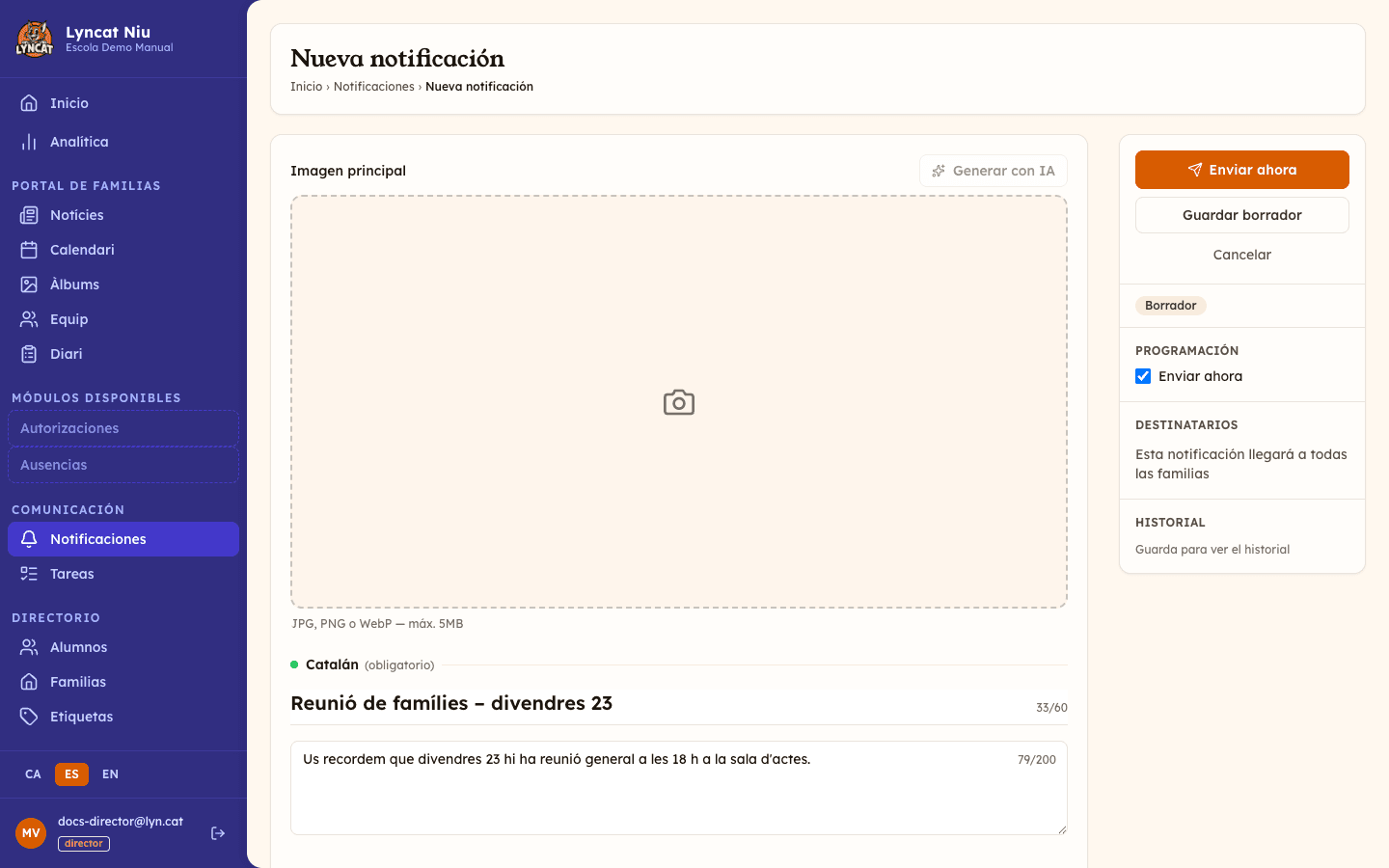 Compositor de notificaciones con los campos Título y Mensaje, y la barra lateral de Programación y Destinatarios — vista del director