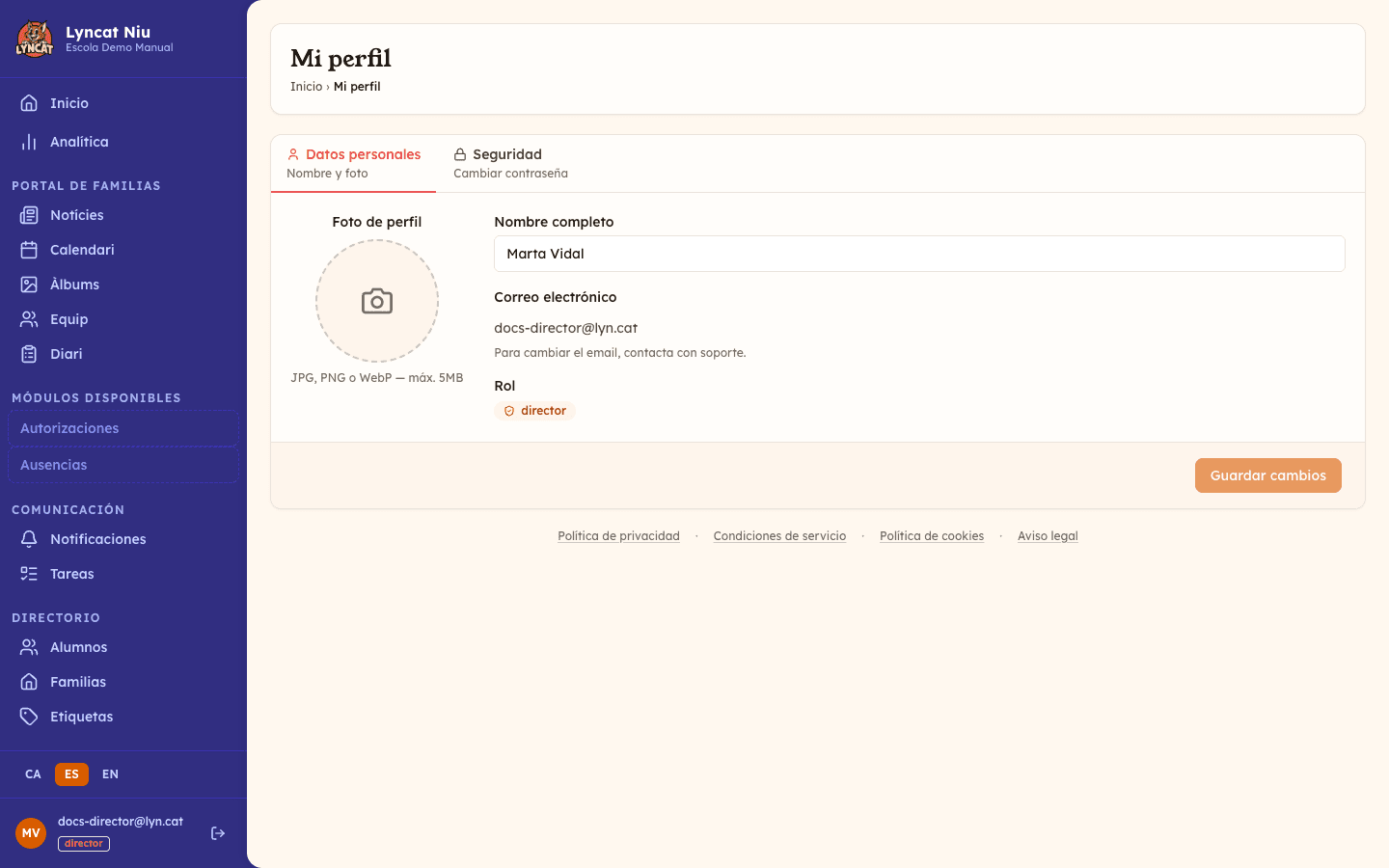 Formulario de perfil personal con nombre, foto y correo en modo solo lectura, vista del director